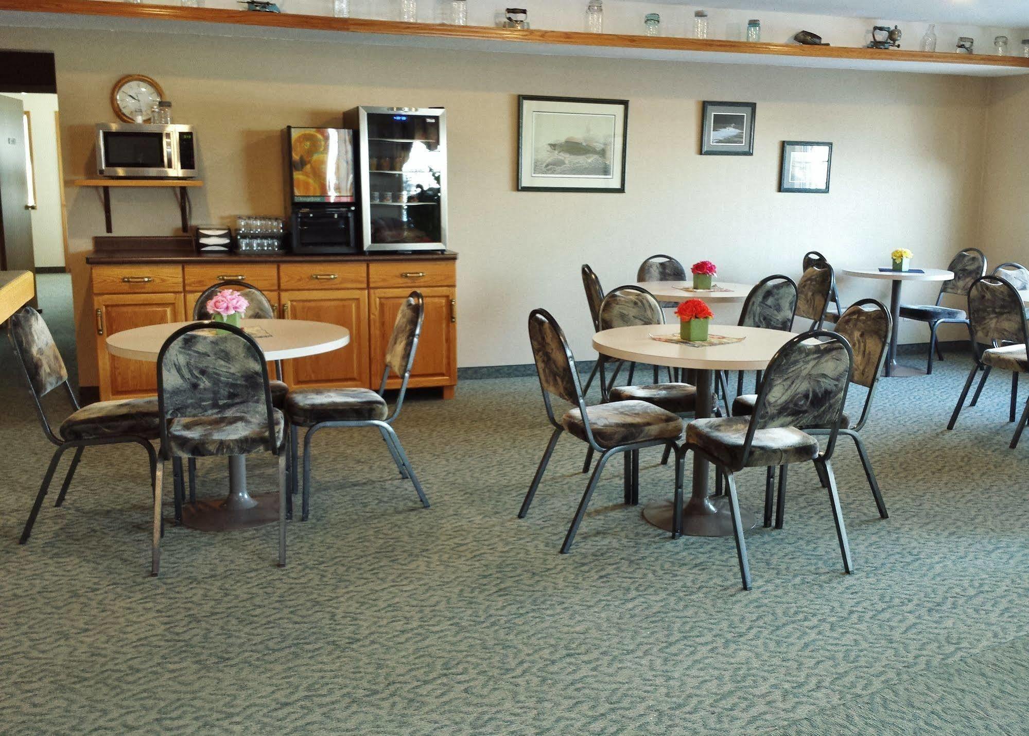 Woodland Inn Meadow Lake Екстериор снимка